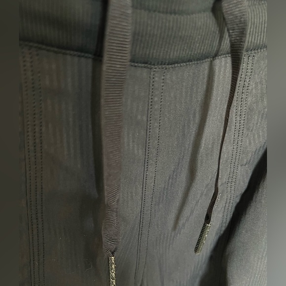 L5-🍋Lululemon🍋 dance studio crops. Black - Picture 4 of 9